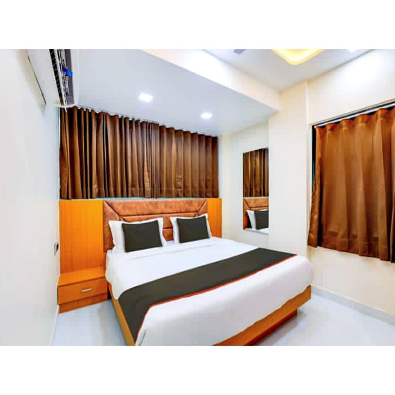 Hotel Exotic Ahmedabad Bagian luar foto