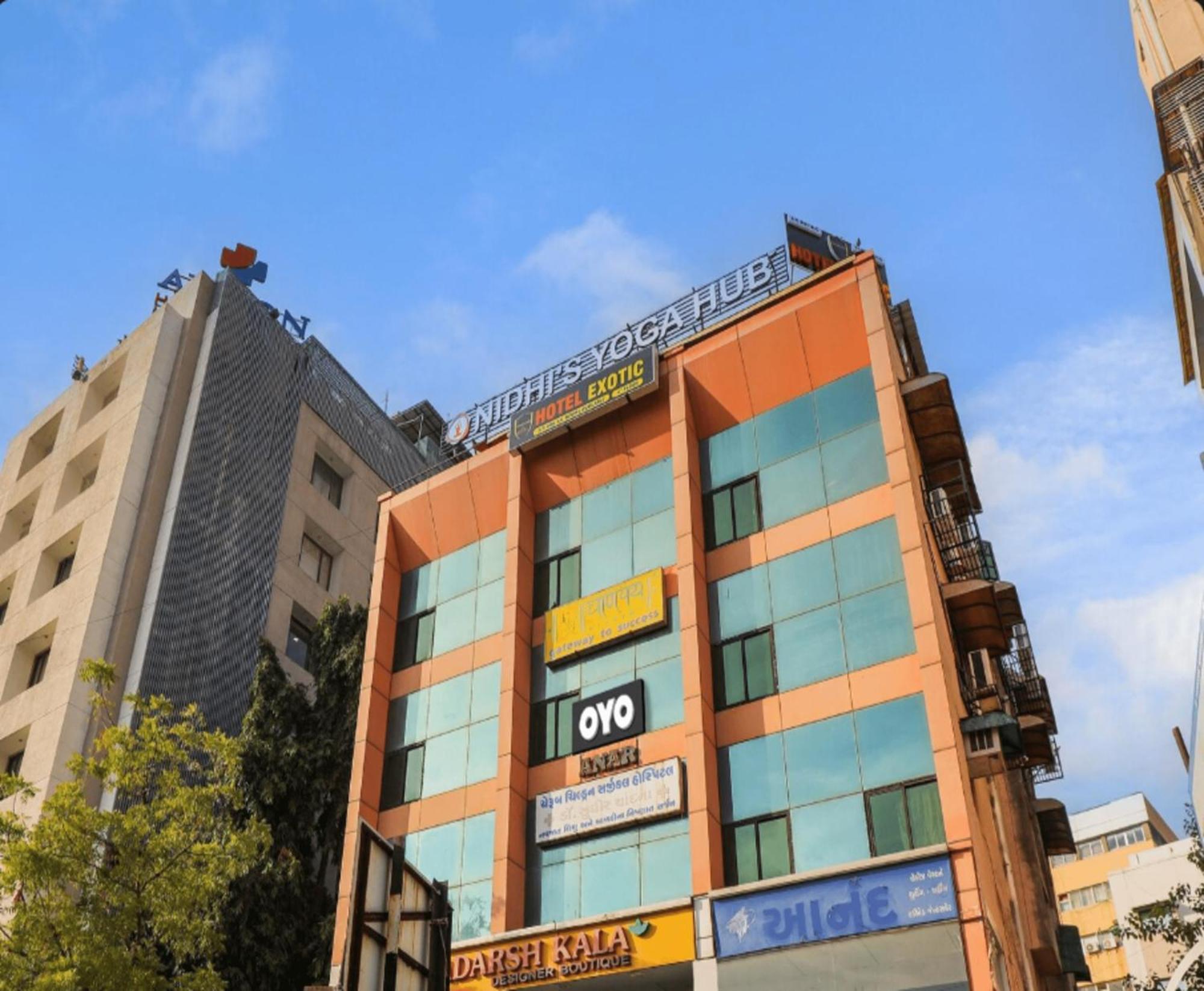 Hotel Exotic Ahmedabad Bagian luar foto
