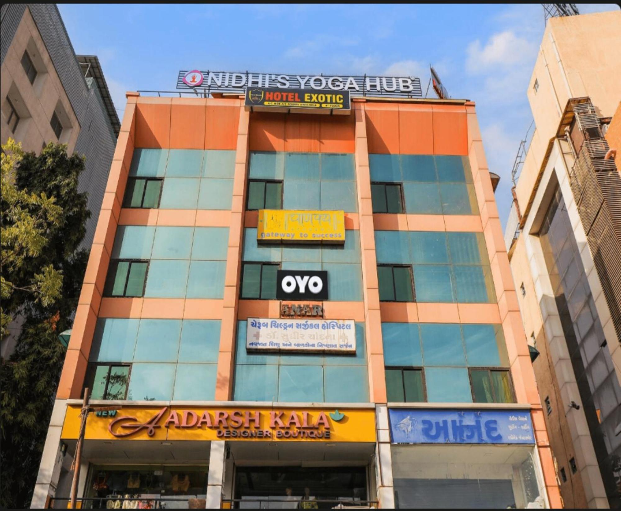 Hotel Exotic Ahmedabad Bagian luar foto