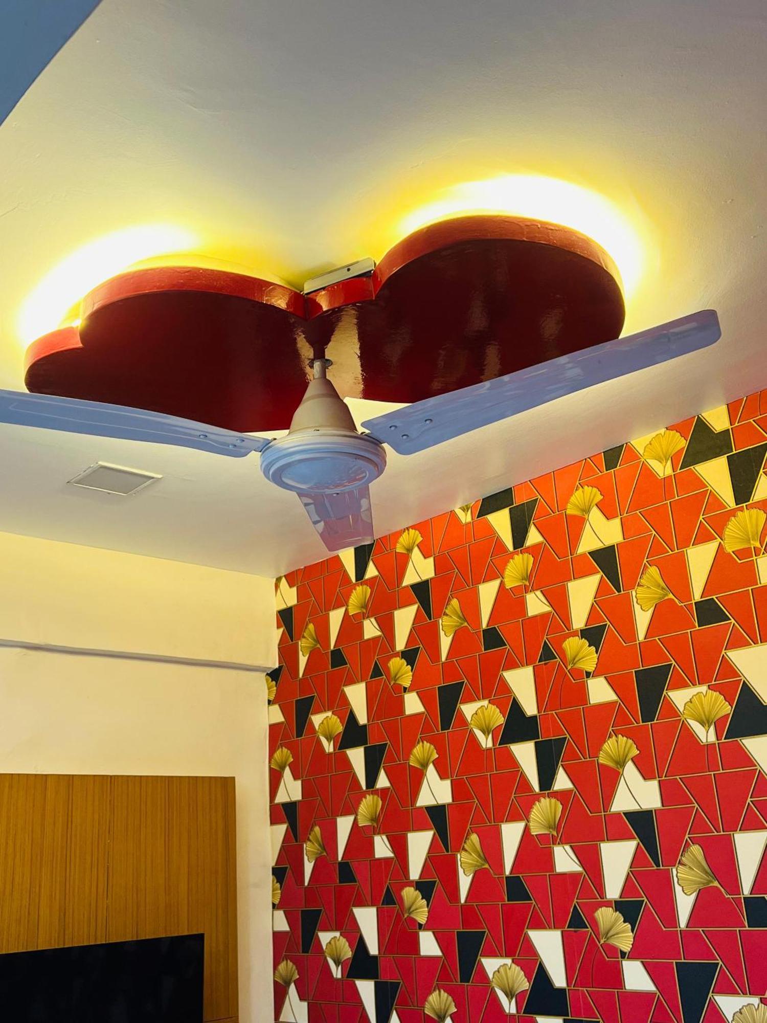 Hotel Exotic Ahmedabad Bagian luar foto